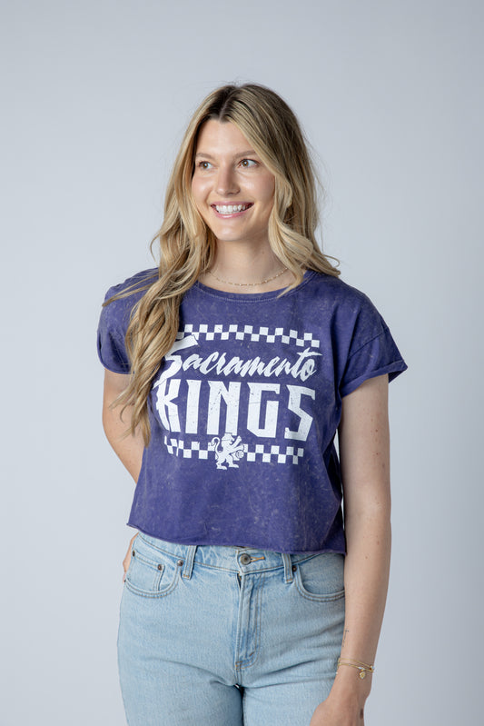 Heralding Lion Graphic Cropped Tee
